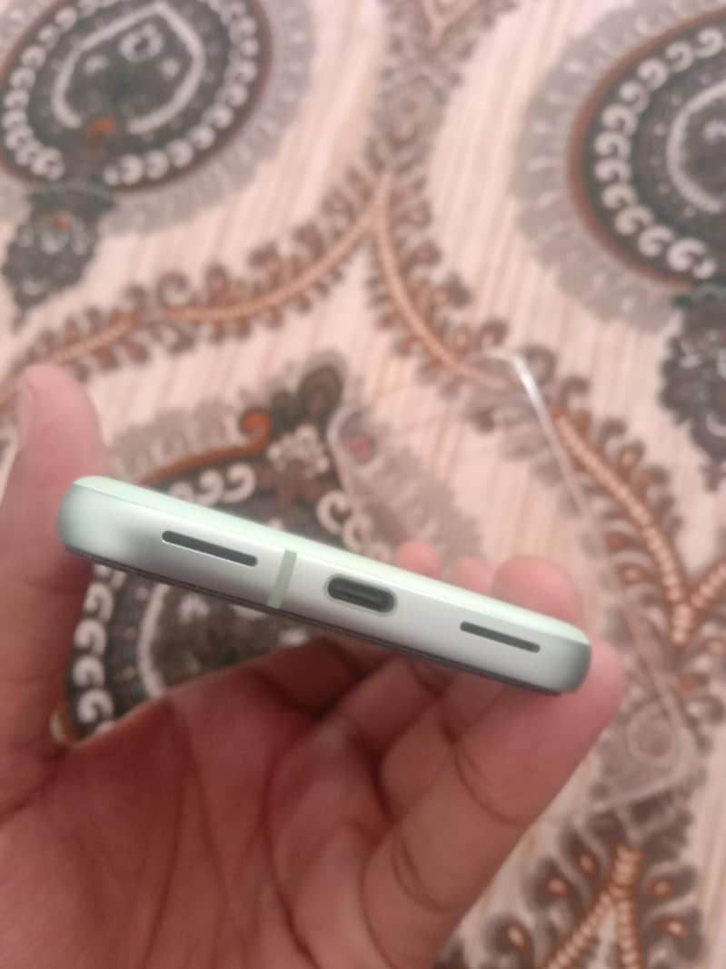 Google pixel 8a 5