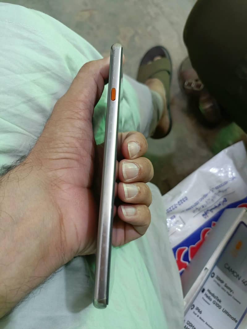Tecno CAMON 40 2