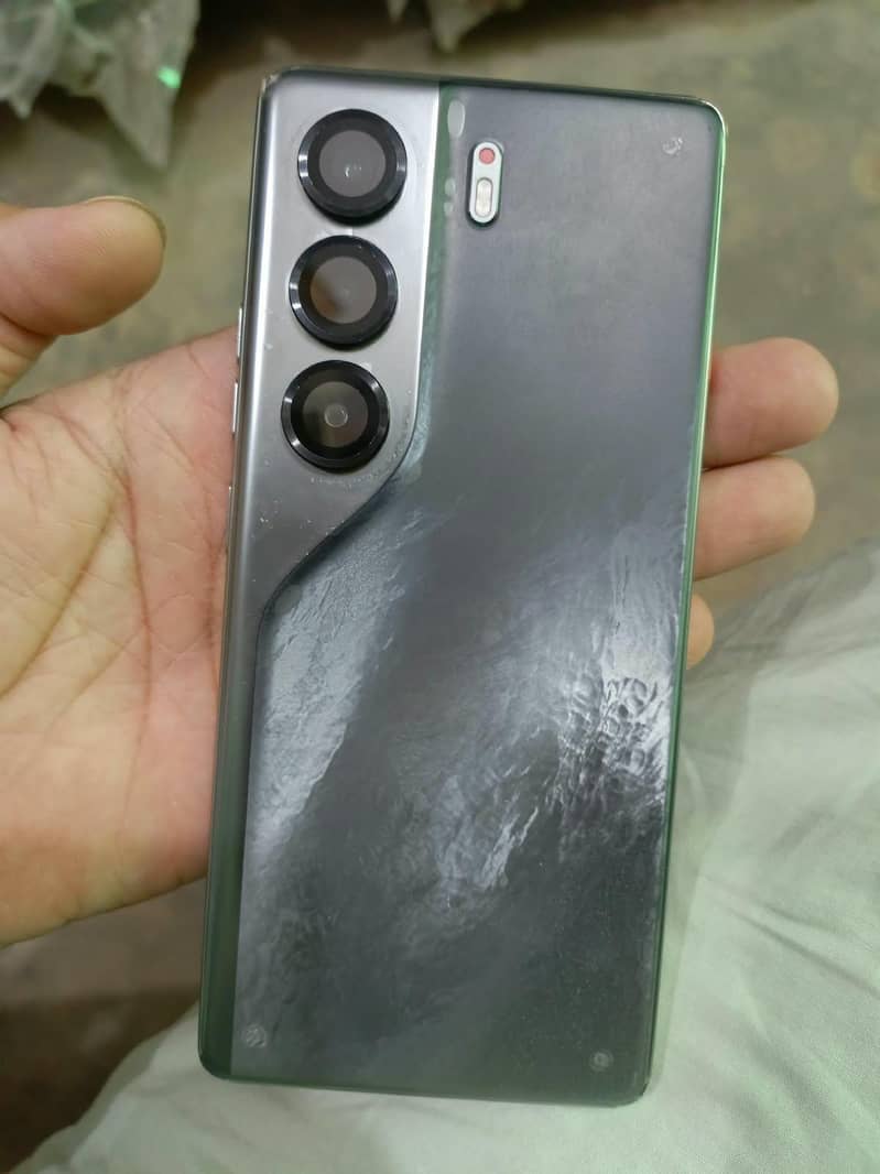 Tecno CAMON 40 8