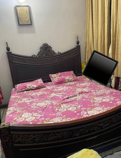 Complete bed set with mattress