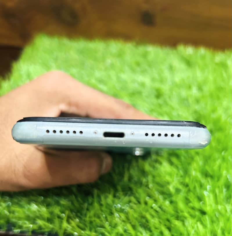 Apple iPhone 11 3