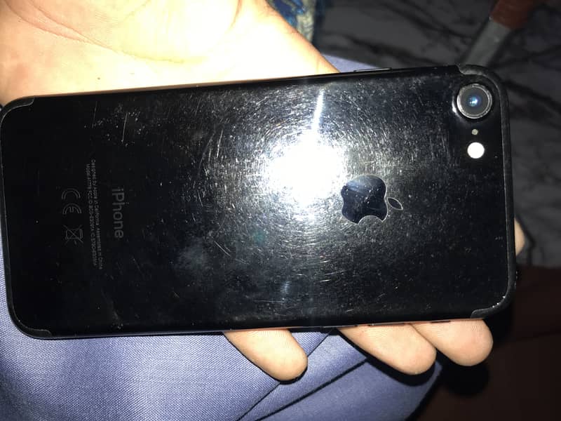 Apple iPhone 7 2