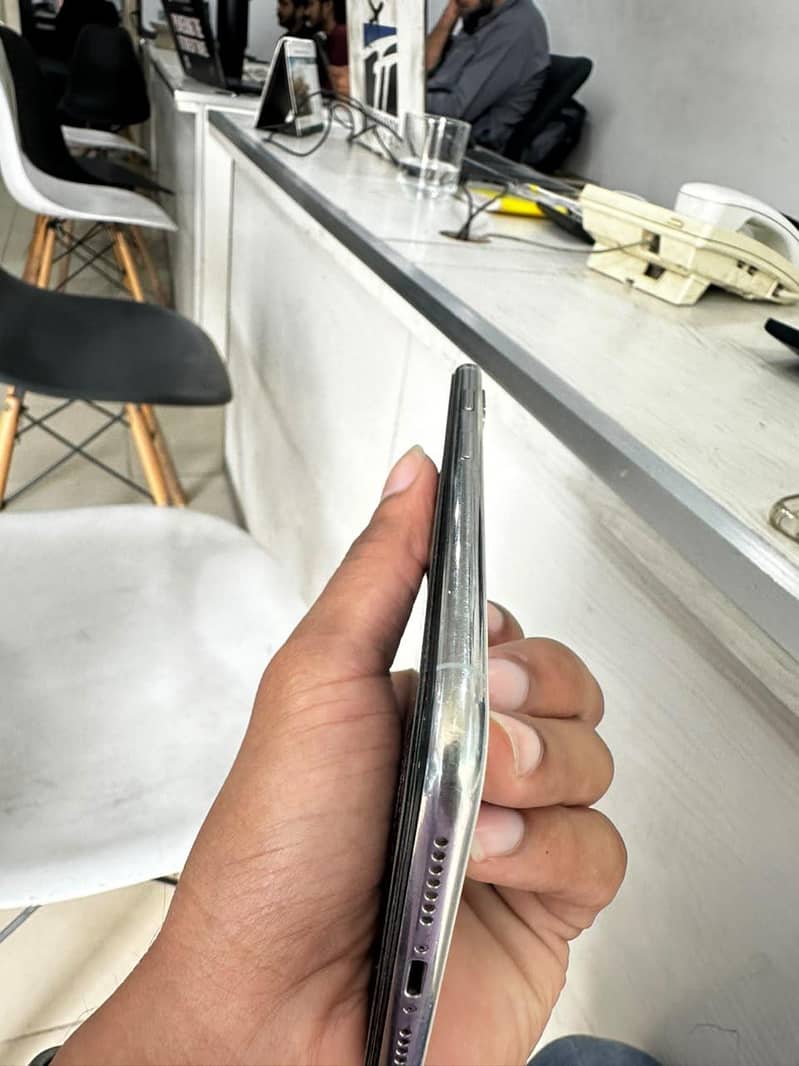 IPHONE XSMAX 4