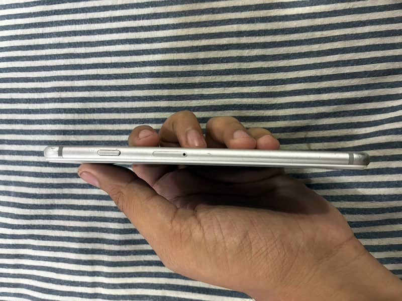 Apple iPhone 6S Plus 4