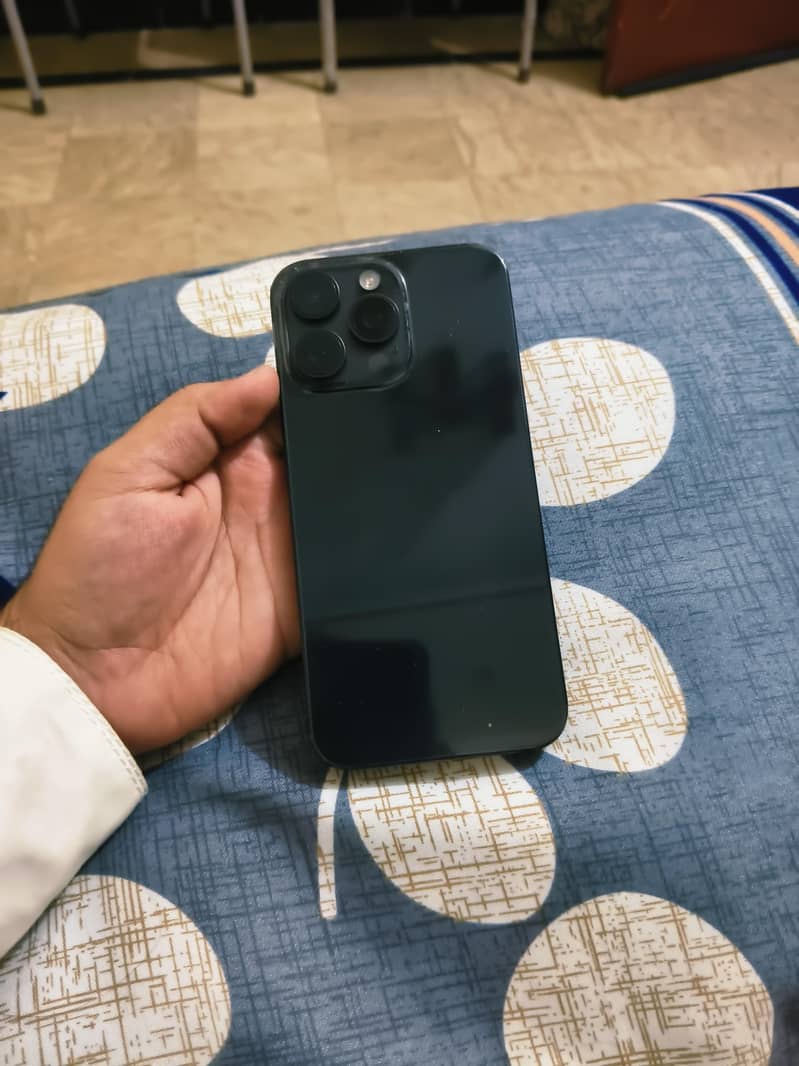 Apple iPhone 15 Pro Max 3