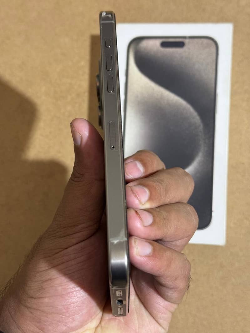 Apple iPhone 15 Pro Max 0
