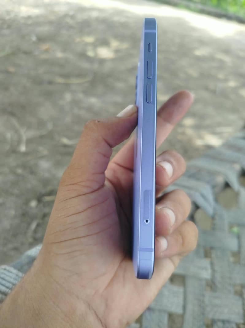 Apple iPhone 12 3