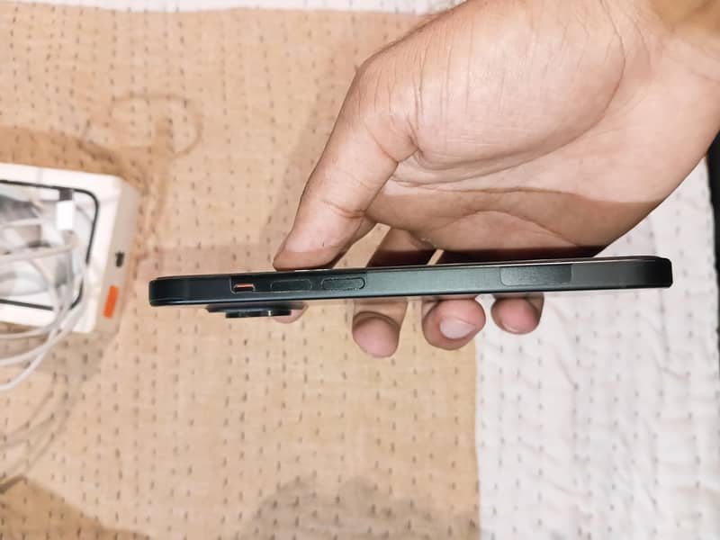 Apple iPhone 15 6