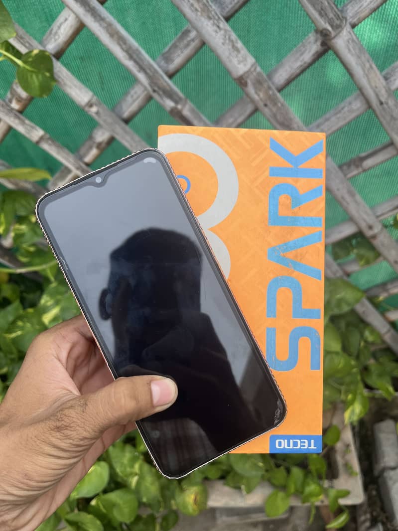 Tecno Spark 8C 4