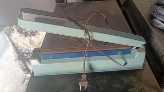 Sealer machine