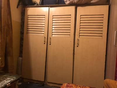 3 door almari good condition