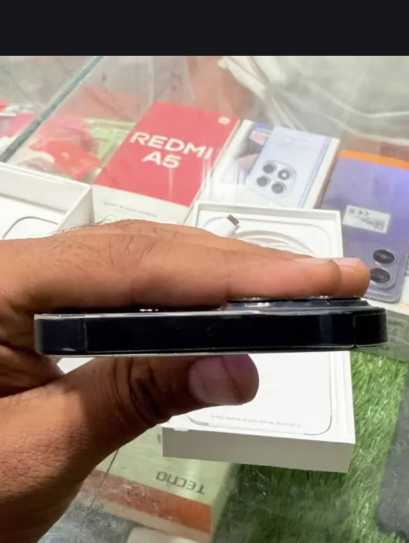 Apple iPhone 13 4
