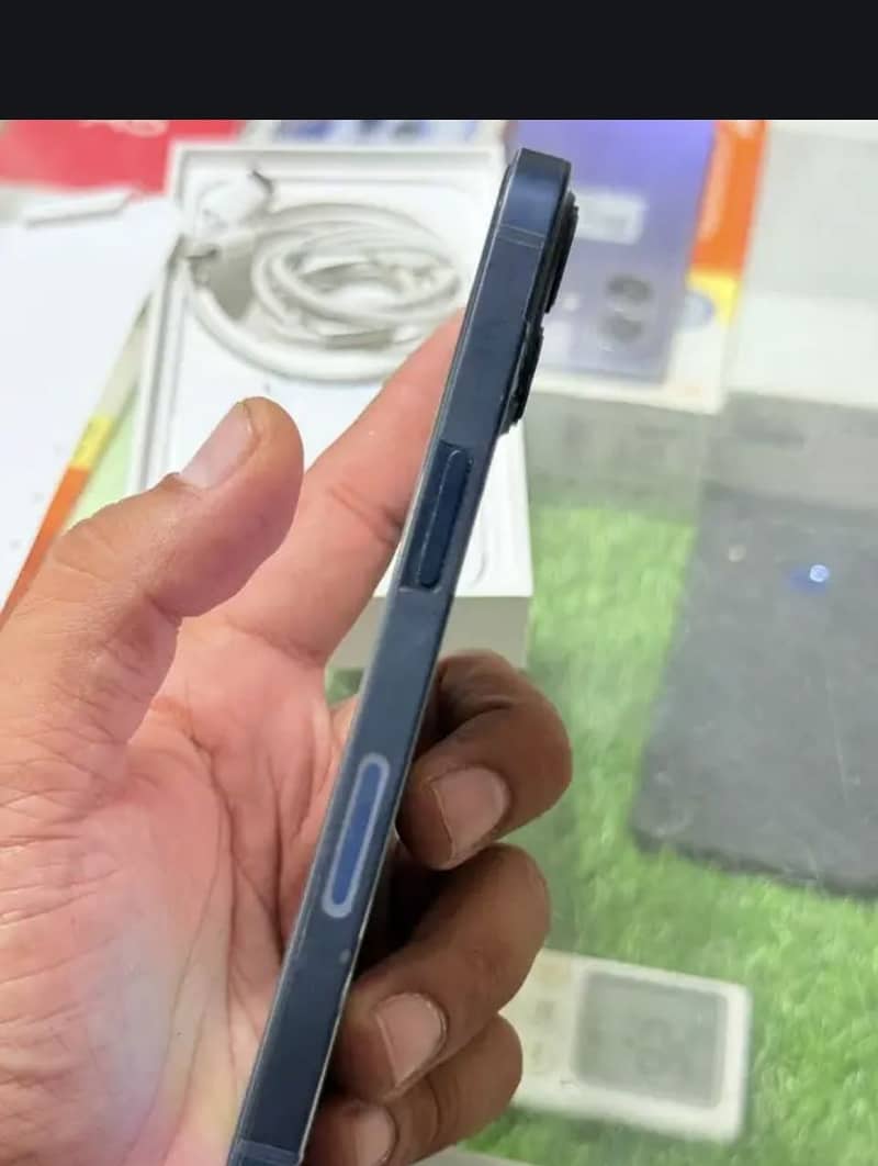 Apple iPhone 13 6