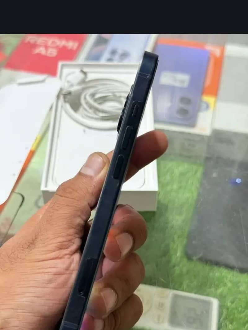 Apple iPhone 13 7
