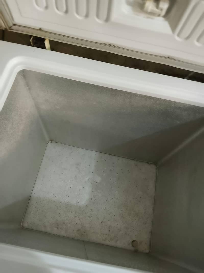deep freezer with good condition 1