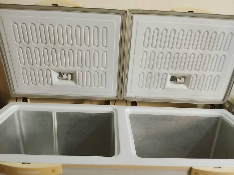 deep freezer with good condition 2