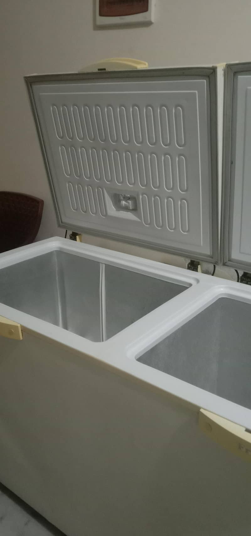 deep freezer with good condition 8