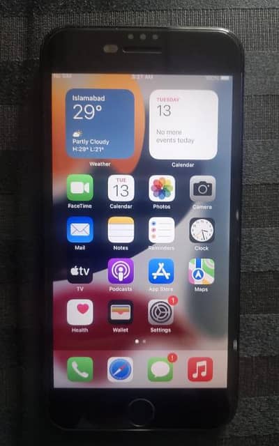 Apple iPhone 7 Plus used. p t a approved.