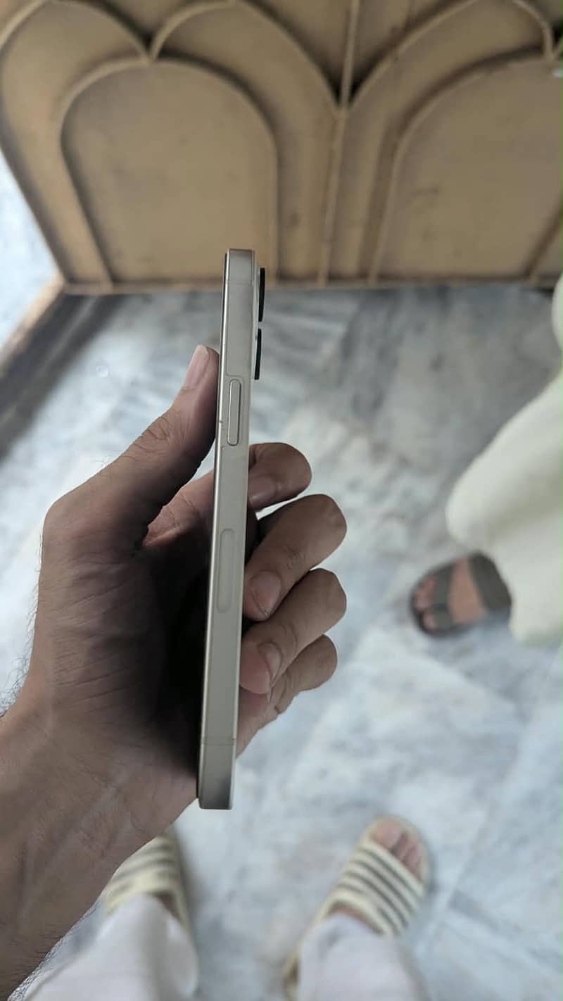 Apple iPhone 13 0