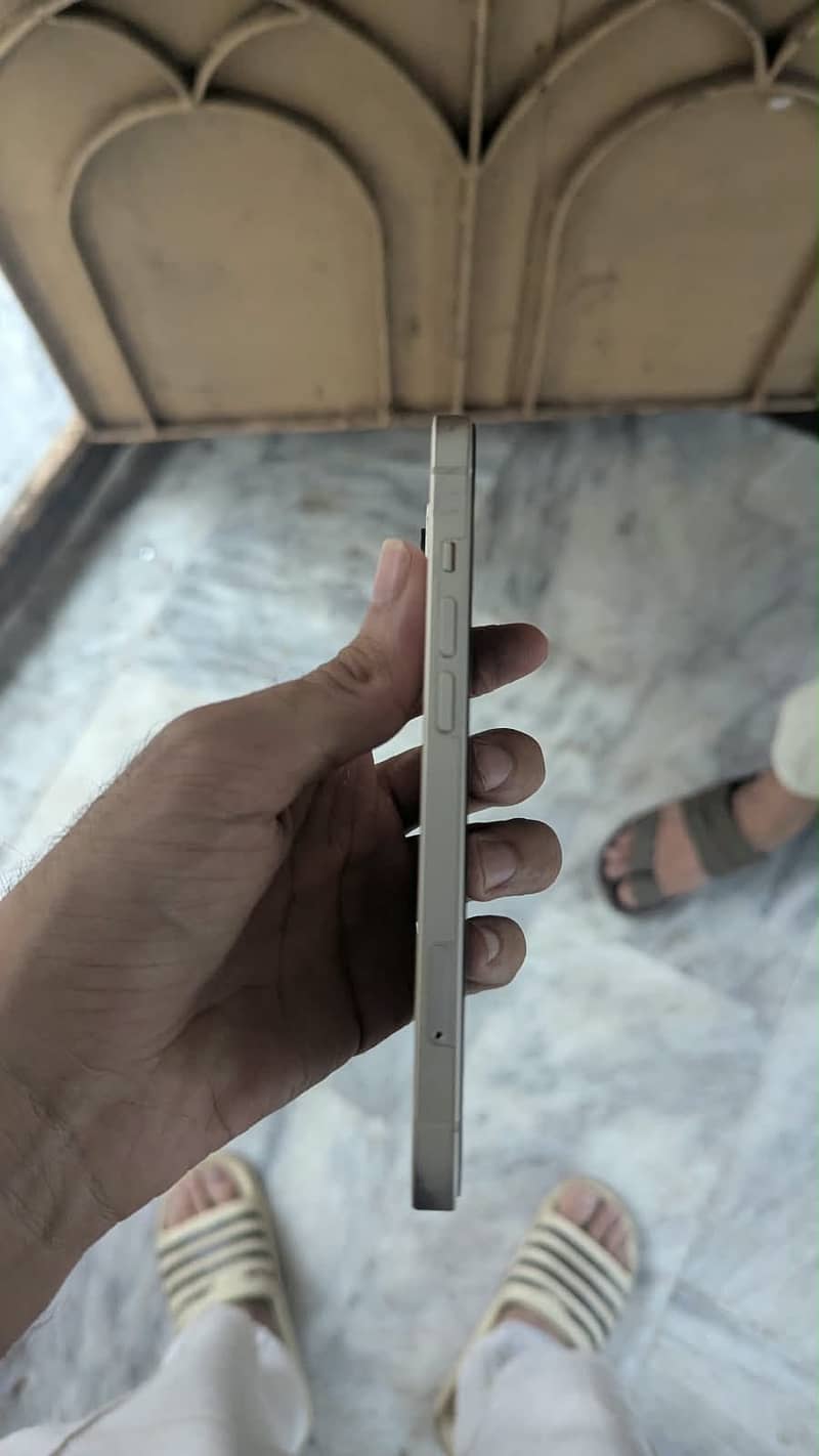 Apple iPhone 13 3