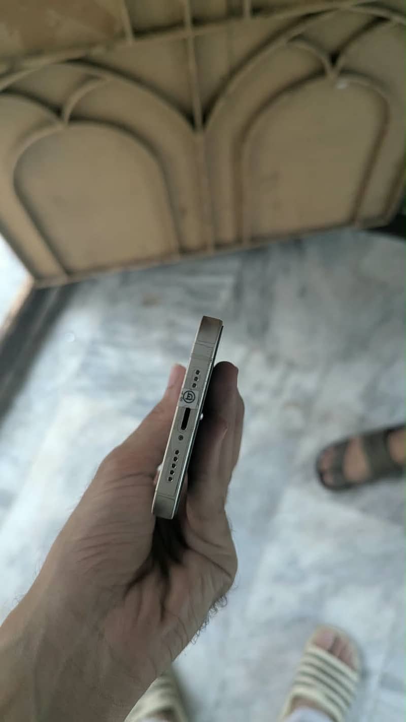 Apple iPhone 13 4