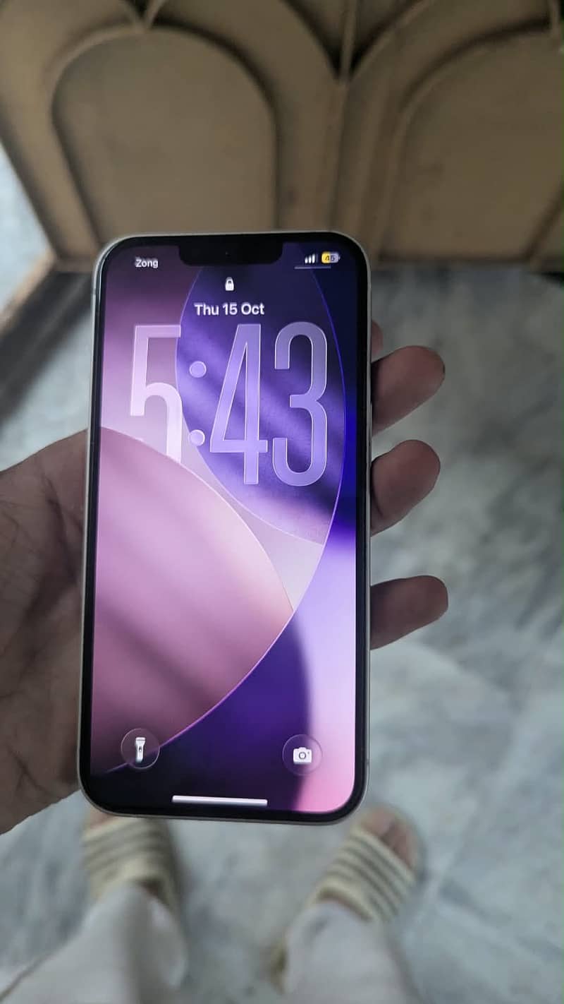 Apple iPhone 13 5