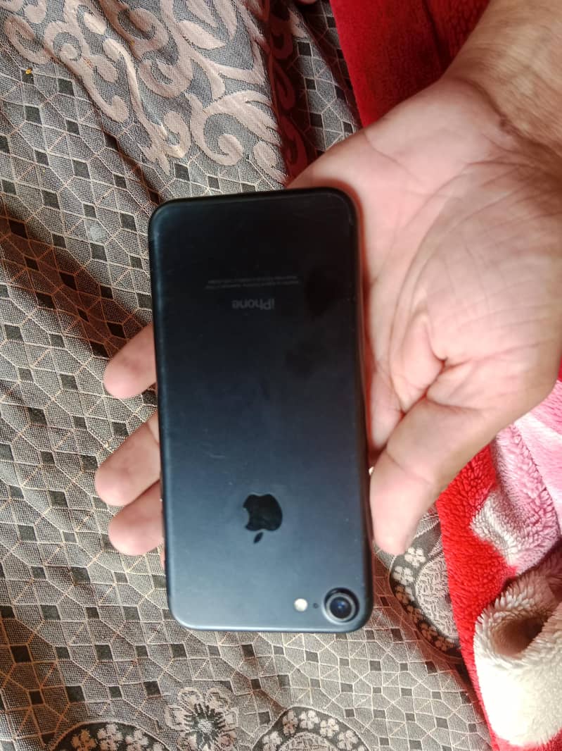 Apple iPhone 7 2