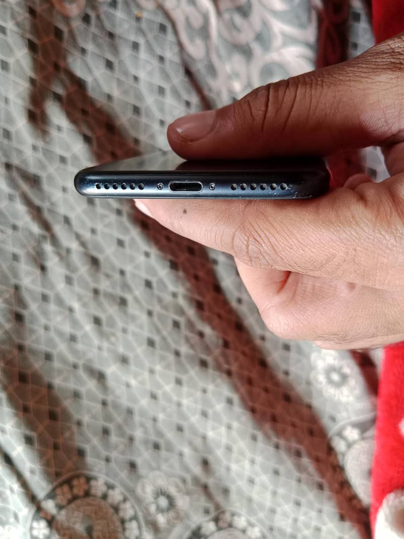 Apple iPhone 7 3