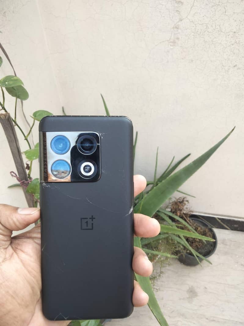 One Plus 10 Pro 4