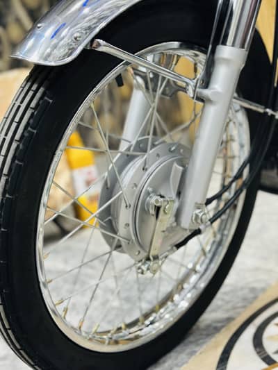 Honda cg125 self start gold edition boht axhii condition he