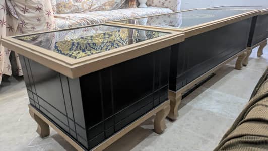 1 large with 2 small tables