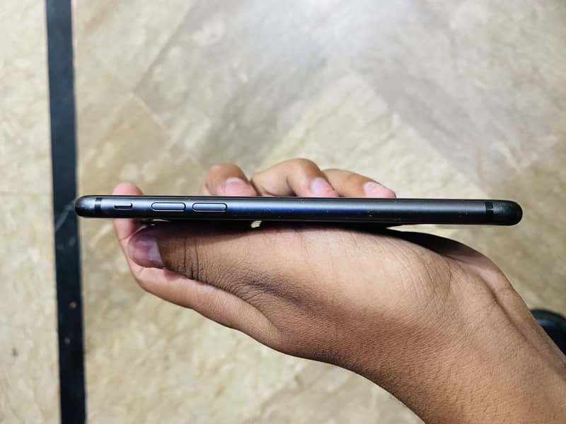 Apple iPhone 8 2