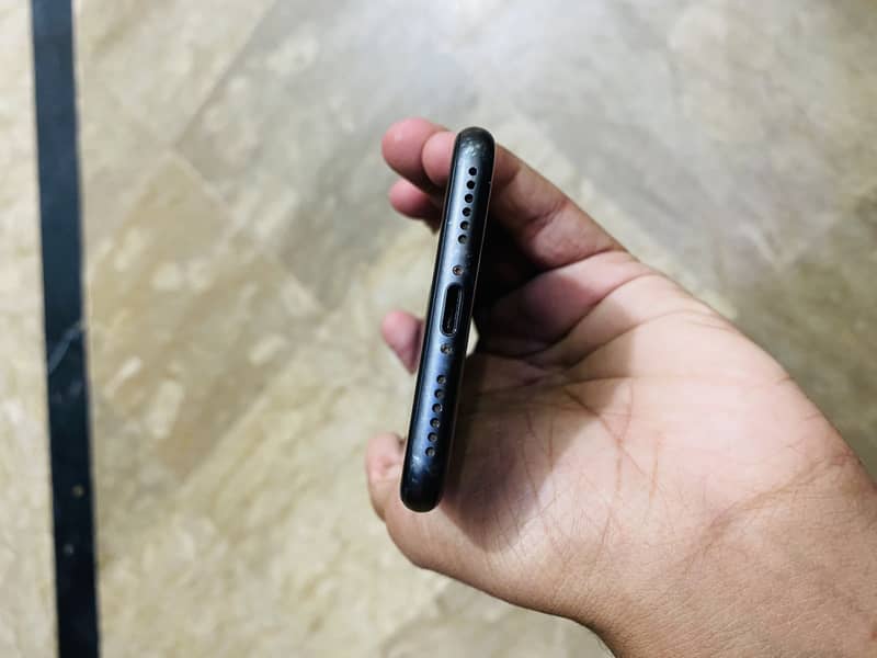 Apple iPhone 8 4