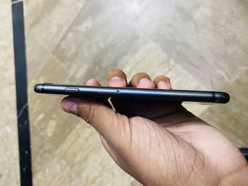 Apple iPhone 8 5