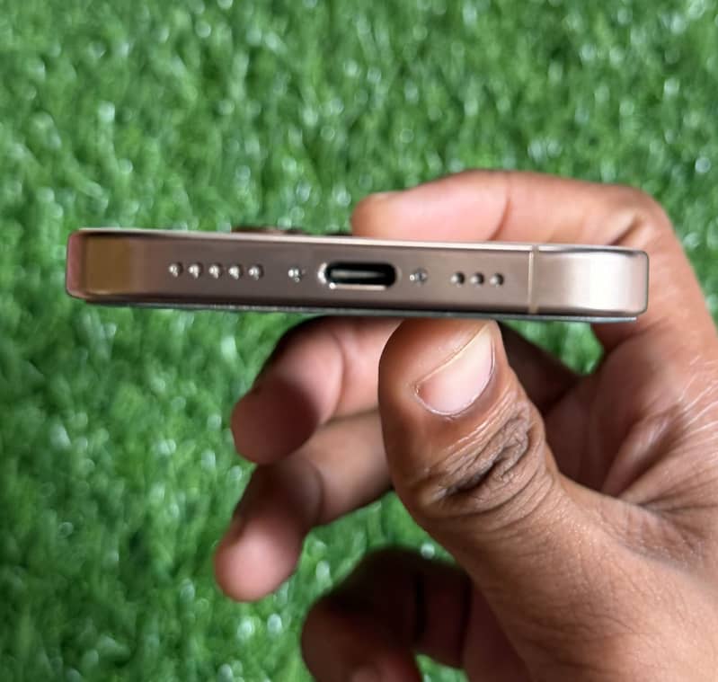 Apple iPhone 16 Pro 6