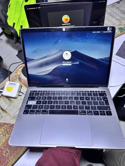 MacBook Pro 16GB / 256 GB