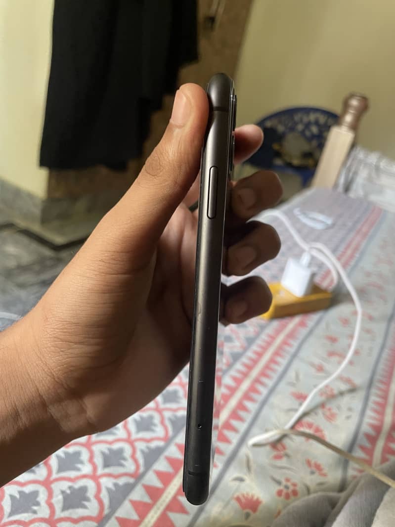 Apple iPhone 11 8