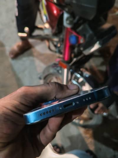 Apple iPhone 13