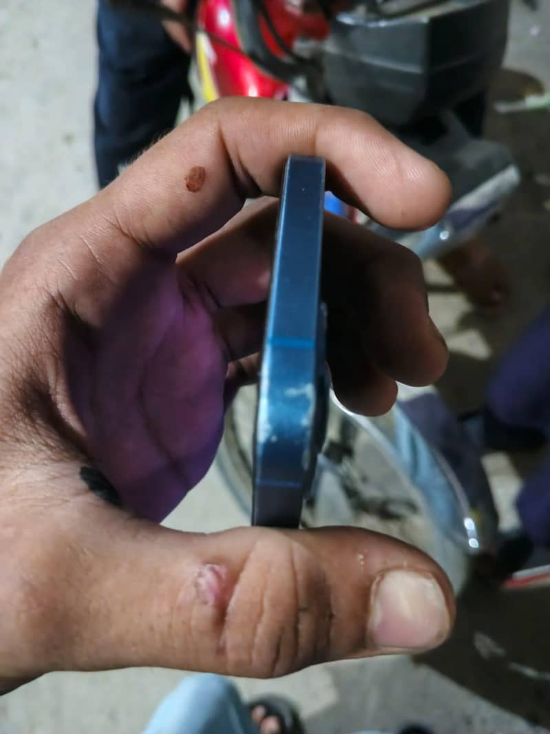 Apple iPhone 13 4