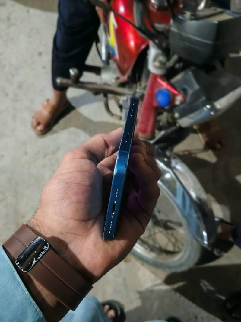 Apple iPhone 13 7