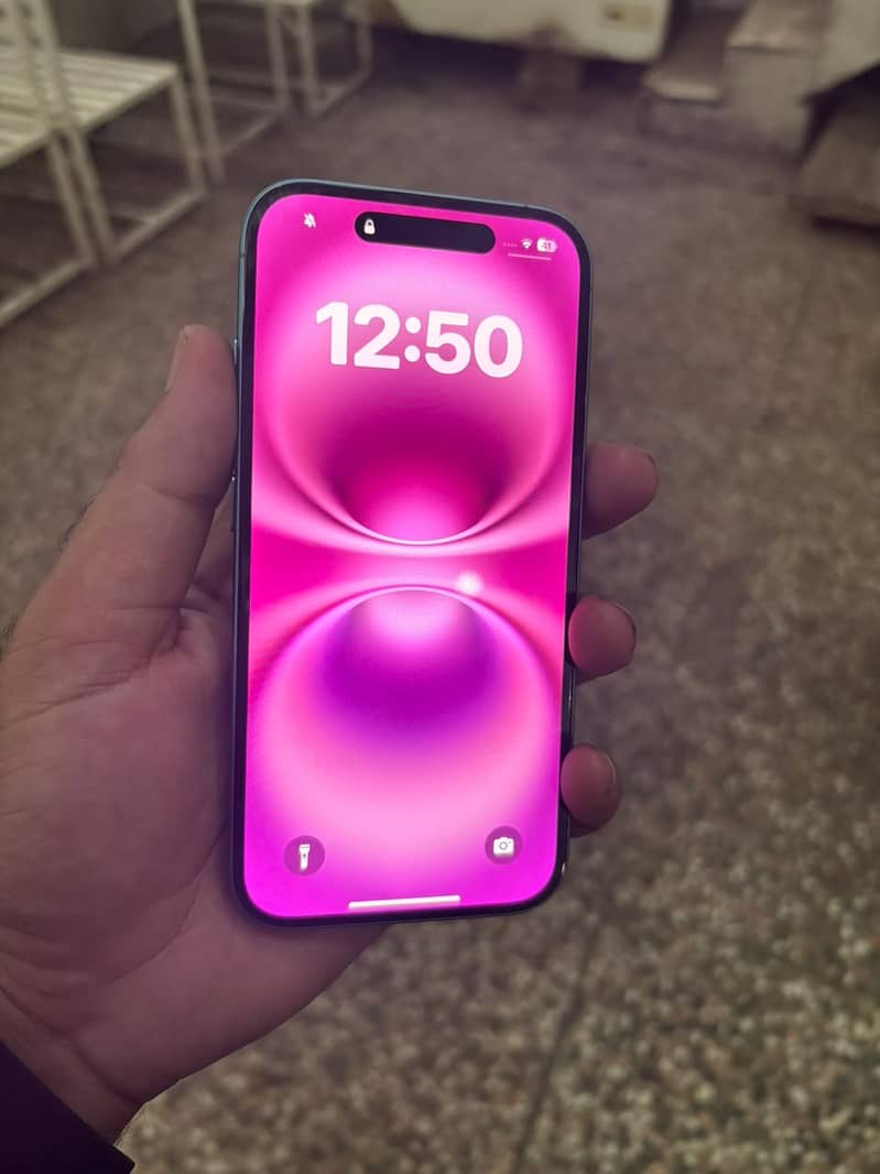 Apple iPhone 16 1