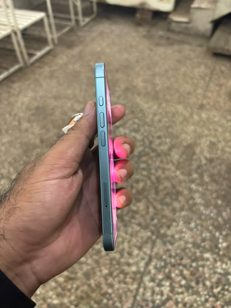 Apple iPhone 16 2