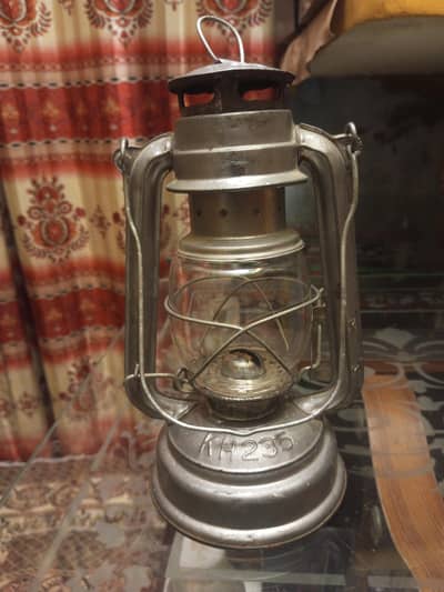 Antique Kerosene Oil Lantern/Lamp