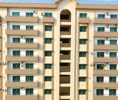 Spacious 10 Marla Flat Available For sale In Askari 11
