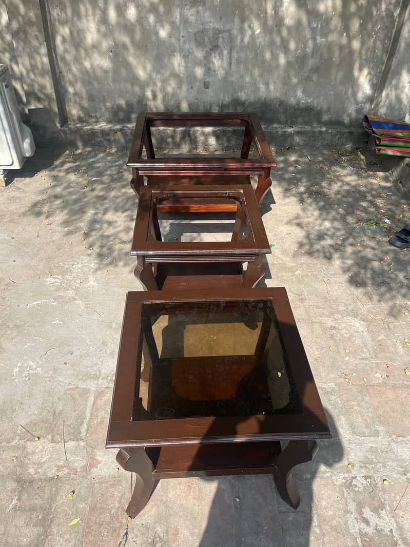 3 tables panted 3