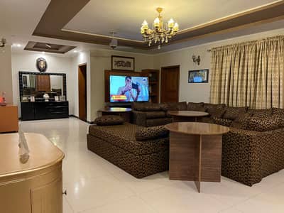Fully Furnished Independent Portion (Daily, Weekly, Monthly) Basis. 1 Kanal 4 Bed 150K Per Month, Per Day 10K For Rent Send Message On My WhatsApp 03204034874 & I Will Send Video