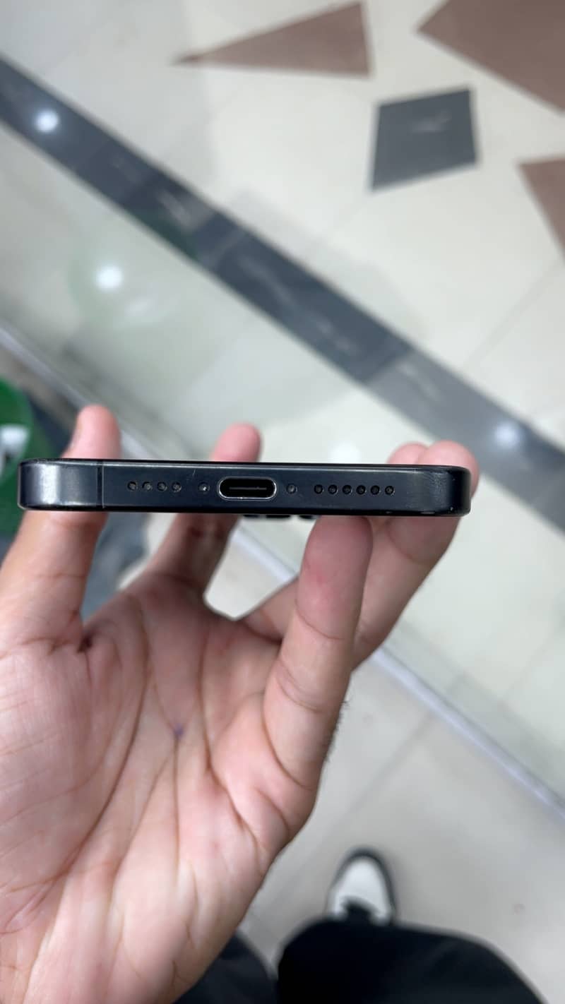 Apple iPhone 15 Pro Max 3