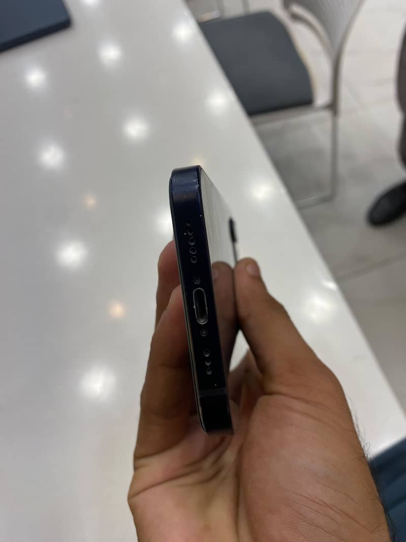 Apple iPhone 12 1