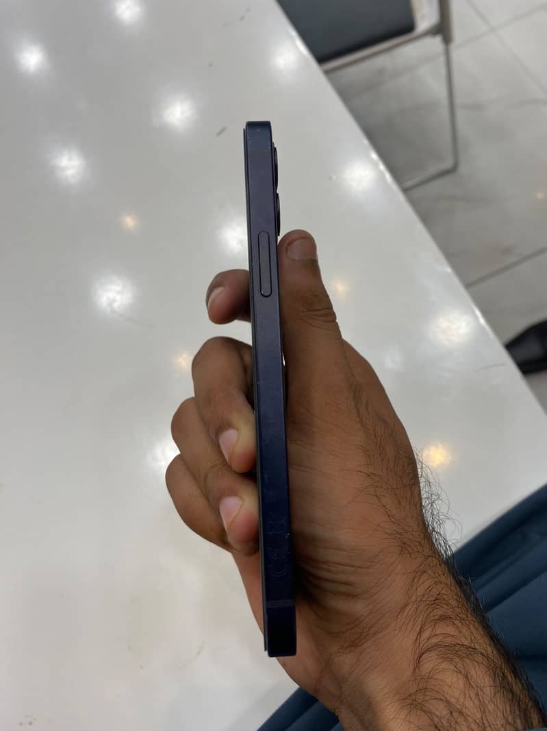 Apple iPhone 12 3