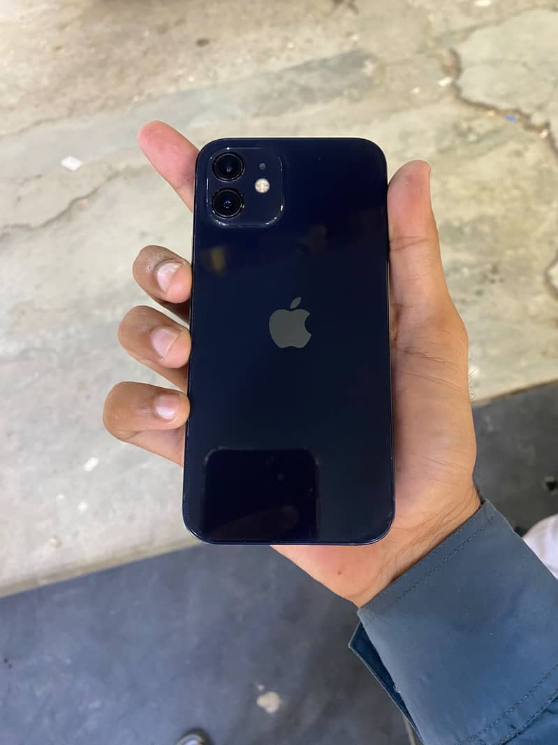 Apple iPhone 12 4